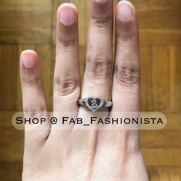 Black & White Diamond Promise Ring in Sterling Silver size 6.75 - Picture 8 of 9